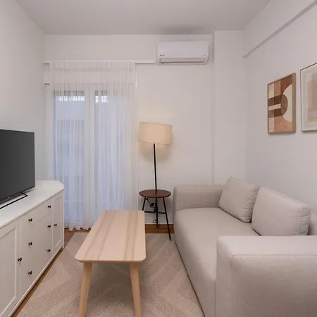Liv - Captivating In Pagrati Apartment